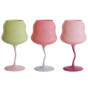 Verres à vin colorés à pied torsadé et formes de tulipes irrégulières en verre pastel