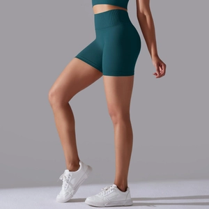 Détail du short de yoga sans couture taille haute vert foncé avec coupe sculptante