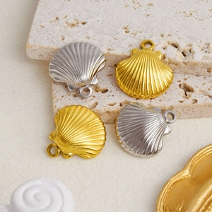 Detail of 304 stainless steel shell pendants in gold and silver for jewelry making