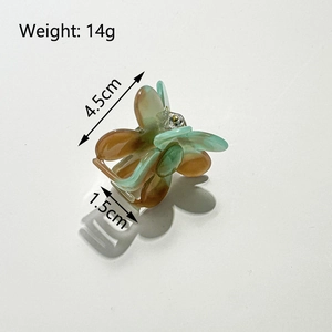 Grüne Schmetterling-Haarklammer mit Farbverlauf, Größe 4.5cm und Gewicht 14g im Detail
