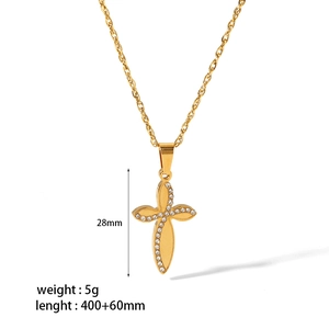 Spécifications détaillées de taille pour collier croix en acier doré 18 carats et pierres