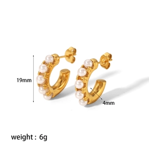 Boucles d'oreilles créoles C en acier doré ornées de perles avec diamètre de 19 mm
