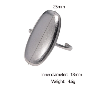 Detail showing dimensions of the silver oval ring: 25mm length and 18mm inner diameter