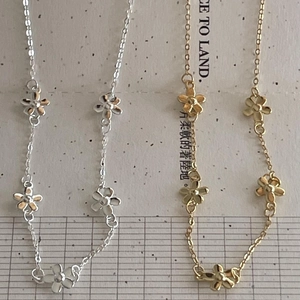 Minimalist 925 sterling silver flower necklace available in gold and silver finishes
