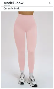 Gros plan sur le legging de yoga taille haute rose céramique avec texture côtelée sans couture