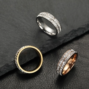 Detailed set of three stainless steel rings in silver, gold and rose gold with zircon
