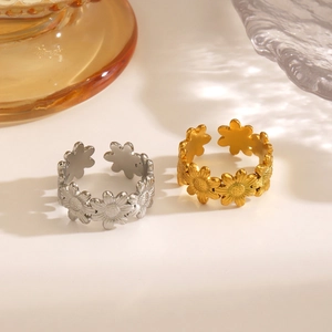 Elegant adjustable sunflower rings in gold and silver finish with embossed floral details