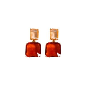 Eleganti orecchini a lobo quadrati con pietre in resina arancione e ambra e montatura dorata