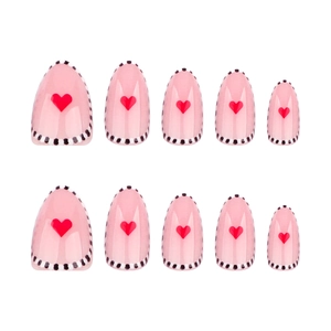 Faux ongles amande avec rayures noires et blanches et motif de petit cœur rouge