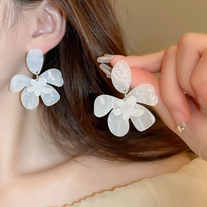 Elegant white acrylic flower earrings with marble pattern for women in a chic style