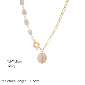 Fashionable natural freshwater pearl necklace with gold paperclip chain and pearl pendant