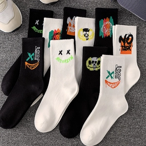 Men's cotton basketball socks with street style graffiti and skull prints in black and white
