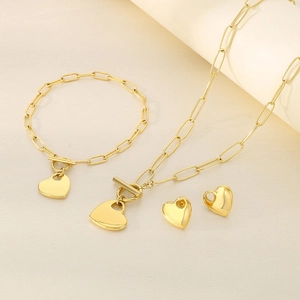 Detailed set of 18K gold plated paperclip chain necklace, bracelet and heart earrings