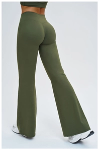 Vue arrière du pantalon de yoga évasé taille haute vert olive avec effet galbant