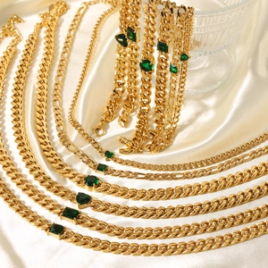 Ensemble collier et bracelet en acier inoxydable plaqué or 18 carats et zircon vert