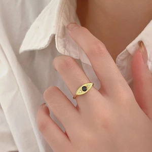 Minimalist 925 sterling silver eye-shaped ring with black and white stones on finger
