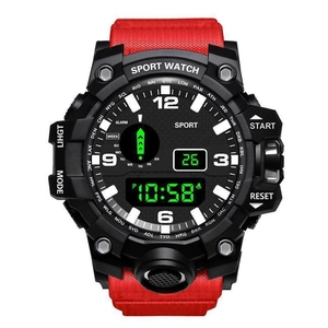 Détail macro de la montre de sport numérique rouge et noire avec double affichage