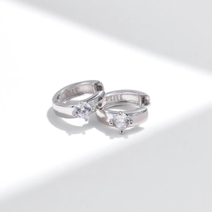 Elegante U-förmige Creolen aus S925 Sterlingsilber mit funkelnden Moissanit-Steinen