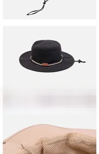 Détails de la doublure en maille respirante et broderie sur le chapeau de soleil