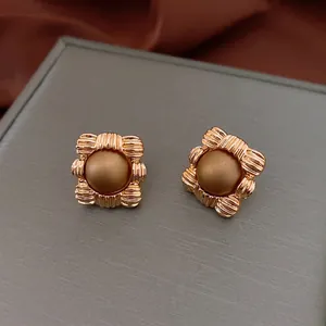 Vintage Quadratische Ohrstecker Legierung Mit Silberohrstecker Gerippte Textur Matte Kaffee Mitte Französischer Stil Schmuck