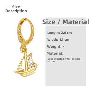 Détail des boucles d'oreilles voilier en or 18k avec zircon, dimensions 2,6cm par 1,1cm