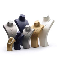 Ensemble de bustes de présentation de colliers haut de gamme en plusieurs coloris