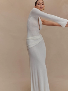 Robe maxi élégante en maille blanche avec dos nu et manches longues pour femmes