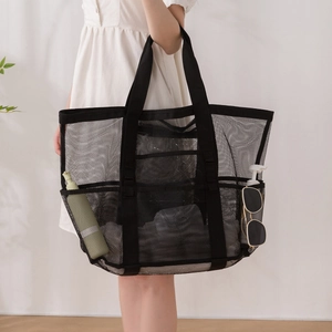 Schwarze Strandtasche aus Netzgewebe mit vielen Taschen und großem Fassungsvermögen