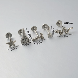 Kit de piercings en titane avec étoile de mer, serpent, ciseaux, marteau et flèche en 16G