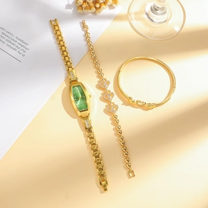 Montre à quartz dorée pour femme avec cadran vert rectangle et ensemble de bracelets