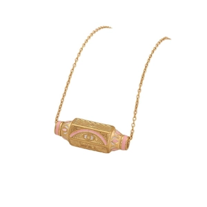 Collana dorata con ciondolo esagonale in smalto rosa e motivo dell'occhio del male