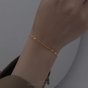 Minimalist gold lip chain bracelet in stainless steel with sparkling wave texture design