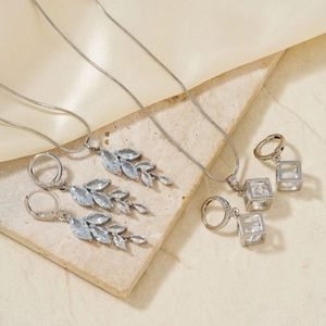 Parure de bijoux en argent avec cubes de zircone et cristaux bleus en forme de marquise