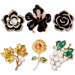 Vintage Floral Brooches For Women Alloy Enamel Flower Maple Leaf Grape Design With Faux Artificial Pearl Rhinestone Elegant Pins