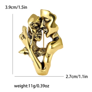 Artistic gold vintage embrace lover brooch with sculpture texture for clothing