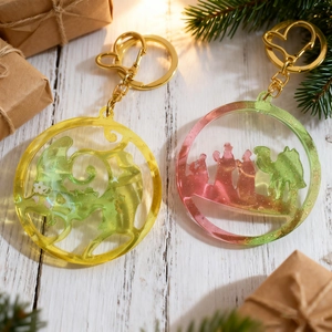 Colgantes navideños de resina con silueta de camello y cierre de corazón dorado