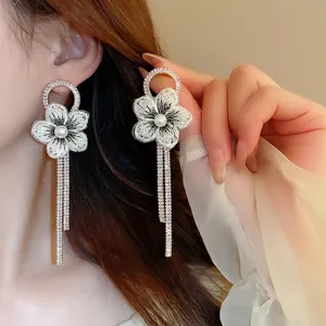 Boucles D'oreilles À Pampilles Fleurs Rétro Françaises Avec Zircone Broderie Künstliche Perle Et Tige En Argent Sterling 925 Femmes