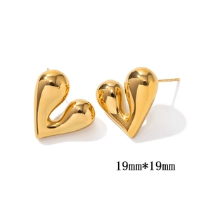 Orecchini a cuore dorati lucidi in stile minimalista con misure 19mm per 19mm