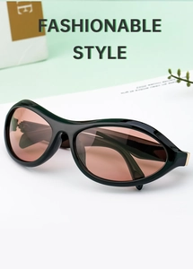Detailansicht der schwarzen ovalen Sonnenbrille mit goldenen Metallscharnieren