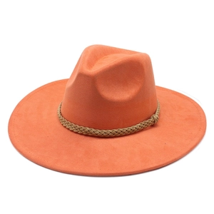Klassischer orangefarbener Fedora-Hut mit 9cm breiter Krempe und gewebtem Band