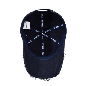Casquette vintage bleu marine avec détails usés et coutures intérieures logo NY&JA