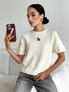 Top in maglia bianca aderente a maniche corte con motivo animale pixelato e girocollo