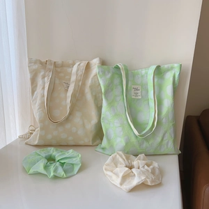 Pleated cotton tote bags and matching hair scrunchies in light green and cream white