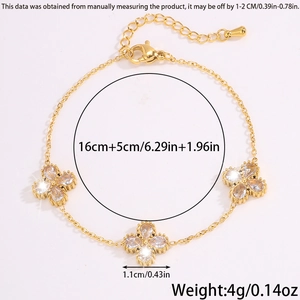 Detail view of gold clover bracelet with technical dimensions and product weight