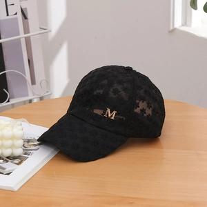 Casquette de baseball en dentelle noire pour femme avec motif floral et logo M strass