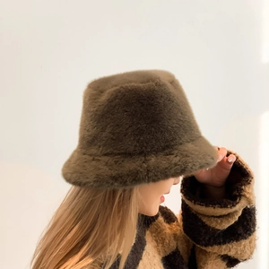Chapeau bob d'hiver en fausse fourrure marron café pour femme accessoire chaud chic