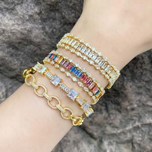Bracelet de Luxe en Cuivre Plaqué Or avec Zirconia pour Femme Chaîne de Zircon Blanc Multicolore Bijoux de Mode Cadeau