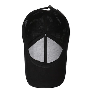 Classic black camouflage baseball cap in 100% cotton with adjustable metal buckle