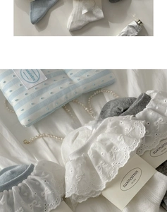 Détail de chaussettes à bordure en dentelle pour femmes en blanc, gris et bleu