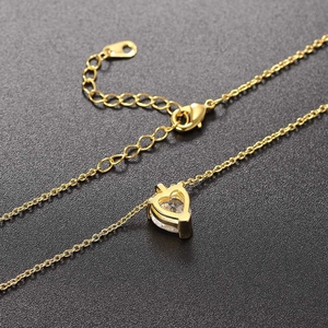Elegante goldene Halskette mit Herzanhänger aus Zirkon und verstellbarem Karabinerverschluss